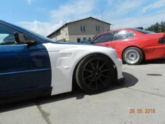 BŁOTNIK PRZEDNI (PRAWY) BMW E46 PANDEM LOOK