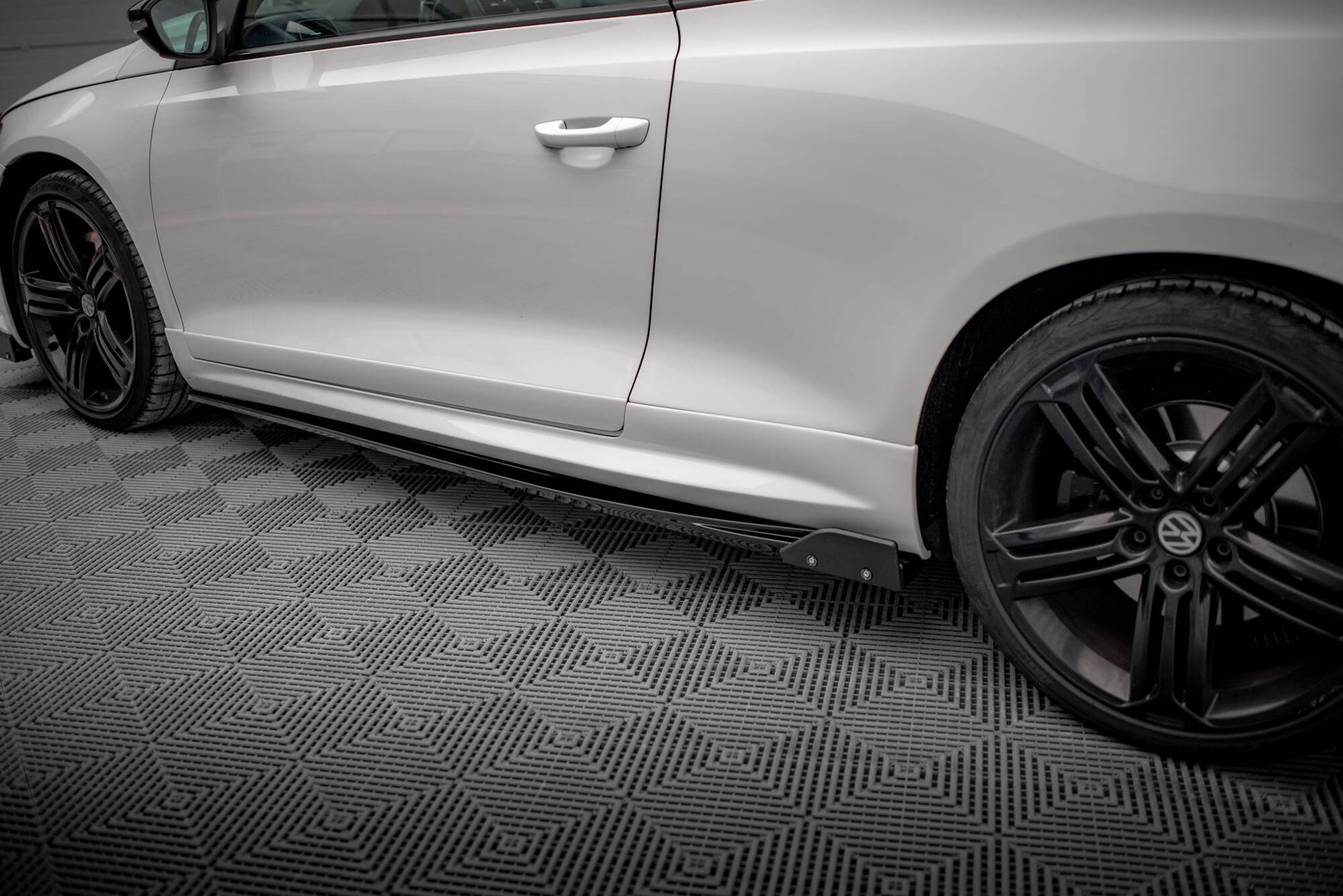 Dokładki Progów V.2 + Flaps Volkswagen Scirocco R Mk3 Maxton największy sklep tuningowy w Polsce!