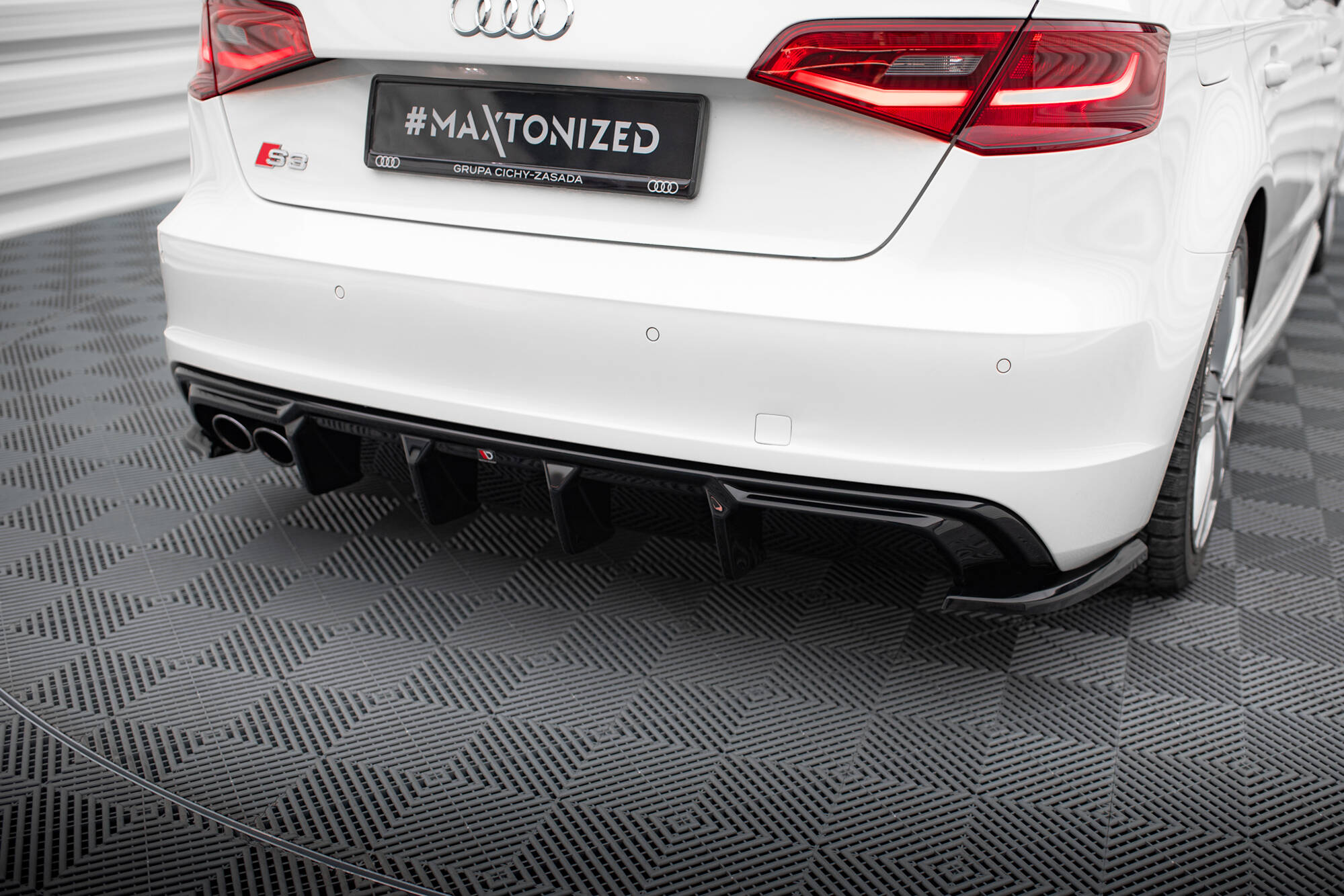 Dokładka Tylna Audi A3 S-Line Sportback 8V (Wersja z podwójnymi końcówkami wydechu z jednej strony) Maxton